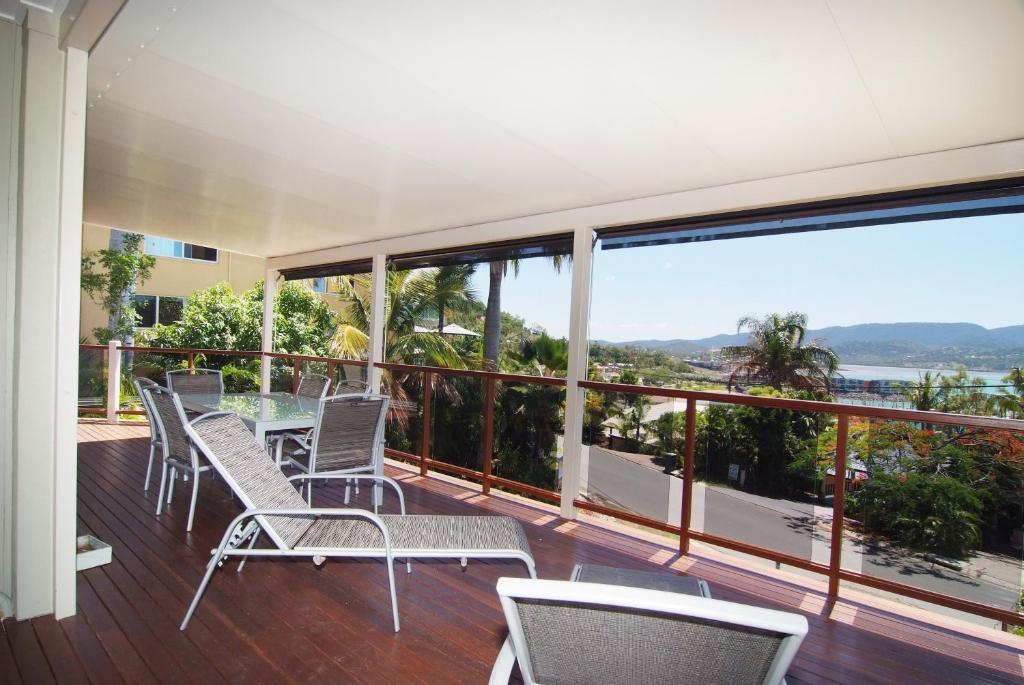 Airlie Aparthotel 3*